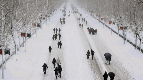 Vista del Paseo de la Castellana de Madrid, este sábado, cubierta de nieve tras el paso de la borrasca Filomena.