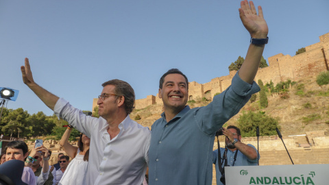 El presidente del PP-A y candidato a la reelección a la Presidencia de la Junta, Juanma Moreno, junto al presidente del PP, Alberto Núñez Feijoó, clausuran un mitin, a 11 de junio del 2022 en Málaga.