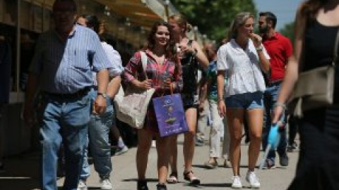 Dos amantes de los libros que esta vez no han ido a la Feria