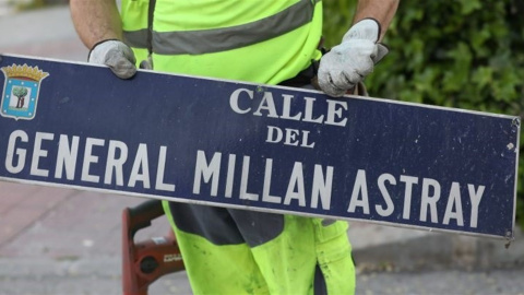 Placa de la calle Millán Astray que fue retirada por el Ayuntamiento de Madrid./EUROPA PRESS