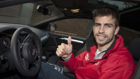 Gerard Piqué, al volante de un coche Audi en un acto publicitario con el Barcelona.