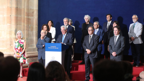 El presidente del jurado de los Premios Princesa de Asturias, Pedro Echenique, durante la lectura del acta del jurado que otorga el galardón 2022 de Investigación Científica y Técnica 2022 a los científicos expertos en inteligencia artificial Geoffre