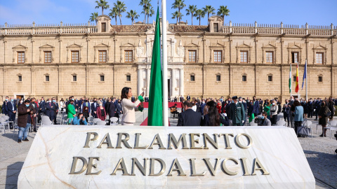 La presidenta del Parlamento, Marta Bosquet, durante el acto de izado de la bandera, en la celebración en el Parlamento del pleno institucional por el Día de Andalucía a 28 de febrero del 2022 en Sevilla .