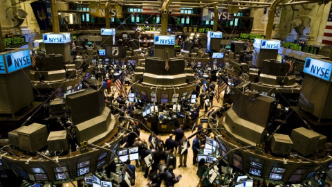 Vista del patio de negociación de la Bolsa de Nueva York, (NYSE, según sus siglas en inglés), en Wall Street, el 15 de septiembre de 2015, el día de la quibra de Lehman Brothers. AFP/Nicholas Roberts