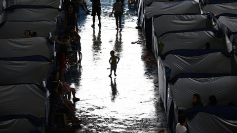 Un centro de personas evacuadas por el tifón Mangkhut en la localidad de Marikina, al este de Manilla, Filipinas.- EFE/EPA/ROLEX DELA PENA