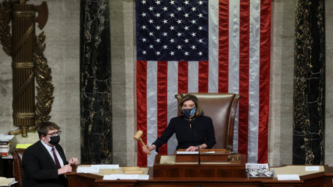 La presidenta de la Cámara de Representantes de Estados Unidos, Nancy Pelosi, preside la votación para iniciar el impeachment contra el presidente Donald Trump.