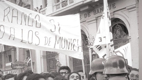 Pancarta en una manifestación en España contra el Contubernio