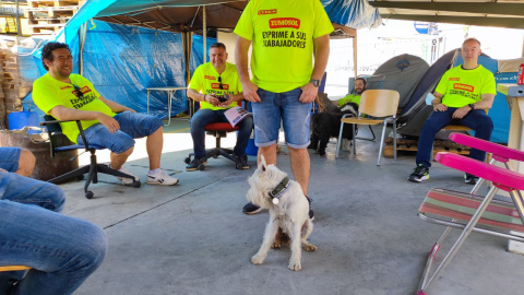 Fernando Trujillo en el campamento en la fábrica de Zumosol