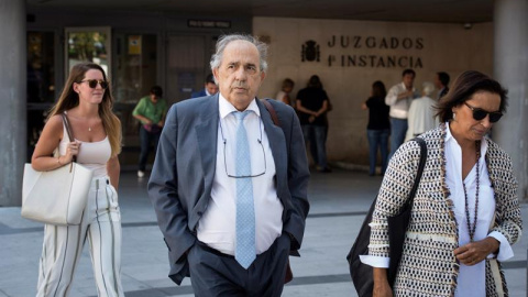 Enrique Álvarez Conde, director del máster de Cristina Cifuentes, a su salida de los juzgados de la Plaza Castilla. - EFE