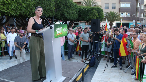 La candidata a la Presidencia de la Junta de Andalucía, Macarena Olona, en un acto de campaña en El Ejido ( Almería). E.P./Rafael González