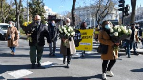 Las familias de los mayores fallecidos por covid en las residencias de Madrid: "Se violaron sus derechos humanos"