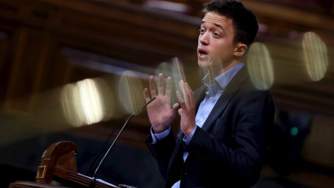 El portavoz de Más País en el Congreso, Iñigo Errejón, interviene durante el pleno extraordinario celebrado este jueves.