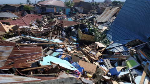 El terremoto ha arrasado barrios enteros | Dawir Fatir / Reuters