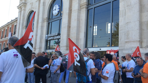 Concentración en la estación de Valladolid el pasado 26 de septiembre organizada por CGT en defensa del ferrocarril píblico.(R.M)