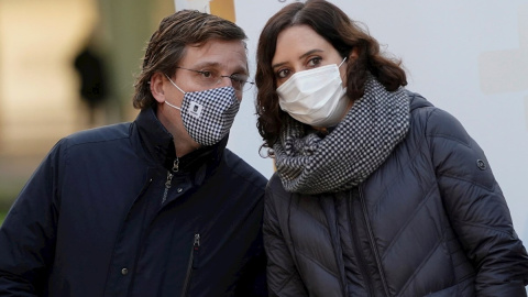 La presidenta de la comunidad de Madrid, Isabel Díaz Ayuso , junto al alcalde de la capital, José Luis Martínez Almeida.