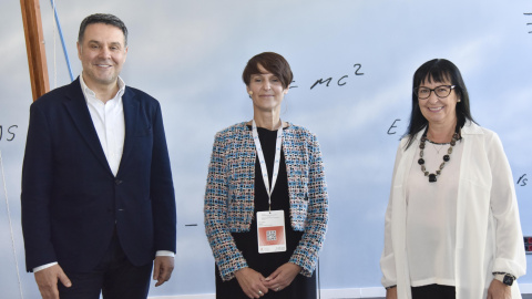 Xavier Bertolin, Becky Francis y Elisa Duran en el Congreso de Evidencias Educativas