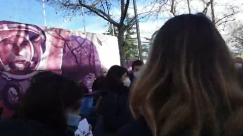 Directo | Concentración contra el borrado de un mural feminista en el Barrio de la Concepción de Madrid