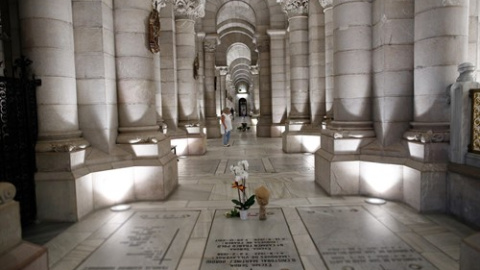 Sepultura de la hija del dictador Francisco Franco, Carmen Franco, en la cripta de la Parroquia de Santa María la Real de la Almudena en Madrid. EUROPA PRESS