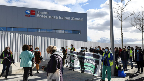 Vista de la concentración en el Hospital de Emergencias Isabel Zendal este domingo convocada por convocada por la plataforma Sanitarios Necesarios Madrid (Sanitarixs Necesarixs) para exigir el freno al desmantelamiento de plantilla y recursos de los hosp