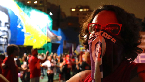 Miles de mujeres se manifestaron contra el ultraderechista Jair Bolsonaro al grito de 'Él no'. EFE