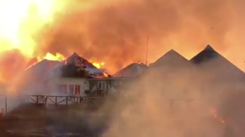 Efectivos trabajan en la extinciÃ³n de un incendio en Chipiona