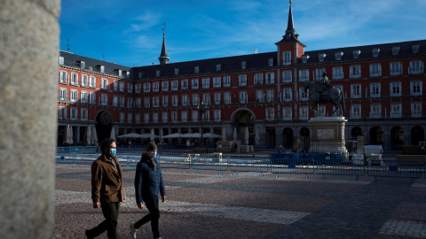 Vista de la Plaza Mayor de Madrid sin turistas ni apenas madrileños.