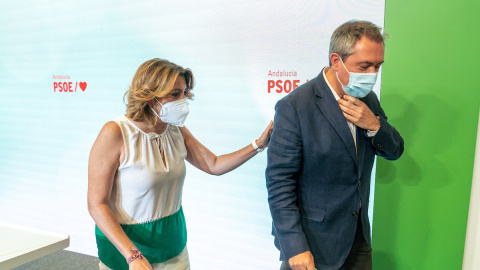 El candidato del PSOE-A a la presidencia de la Junta, Juan Espadas, y la secretaria general, Susana Díaz, al finalizar la rueda de prensa a 28 de junio 2021 en Sevilla.