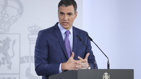 25/06/2022 El presidente del Gobierno, Pedro Sánchez, comparece en el Palacio de La Moncloa tras el Consejo de ministros extraordinario celebrado este sábado