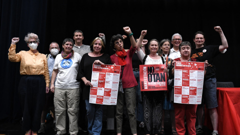 Foto de familia de la ‘Cumbre por la Paz: OTAN no’, en el Auditorio Marcelino Camacho de Comisiones Obreras de Madrid, a 24 de junio de 2022.