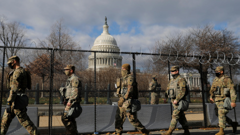 Miembro de las Guardia Nacional en la inmediaciones del Capitolio.