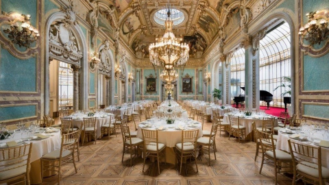 La boda en la que los invitados no llevaban mascarillas se celebró en el Casino de Madrid.