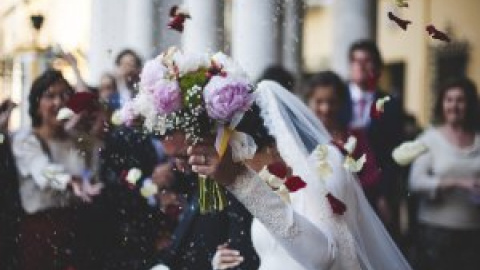 Madrid desoye la recomendación de Sanidad de limitar las bodas a 10 personas en zonas de riesgo extremo