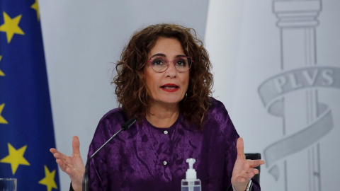 La ministra de Hacienda, María Jesús Montero, participa en la rueda de prensa posterior a la reunión del Consejo de Ministros, este martes, en el complejo del Palacio de La Moncloa, en Madrid.