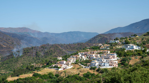 (11/6/2022) Imagen aérea de la zona residencial de Monte Mayor el pasado sábado, desde donde todavía podía verse el humo generado por las llamas.