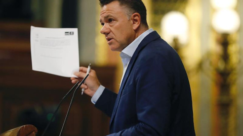 El diputado de Unidos Podemos Juan Antonio Delgado interviene en el pleno de la Cámara Baja. EFE/ J.P.Gandul