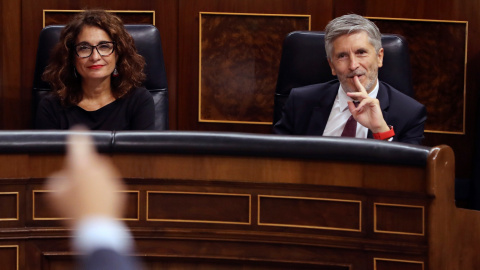 La ministra de Hacienda, Maria Jesús Montero, y el de Interior, Fernando Grande-Marlaska, durante la sesión de control al Gobierno. EFE/Ballesteros