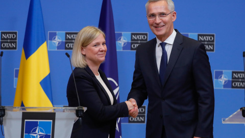 27/06/2022. El secretario general de la OTAN, Jens Stoltenberg, junto a la primera ministra de Suecia, Magdalena Andersson, en un acto celebrado en Brusela, a 27 de junio de 2022.