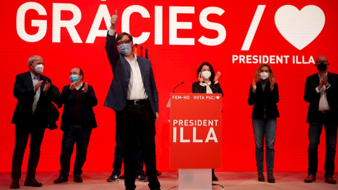 14/02/2021.- El candidato a la presidencia de la Generalitat por el PSC, Salvador Illa, celebra los resultados electorales hoy domingo en la sede del Partido Socialista en Barcelona. El PSC ha ganado, en votos, las elecciones en Cataluña. EFE/Toni Albir