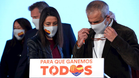 El candidato a la presidencia de la Generalitat por Ciudadanos Carlos Carrizosa y la presidenta del partido Inés Arrimadas.