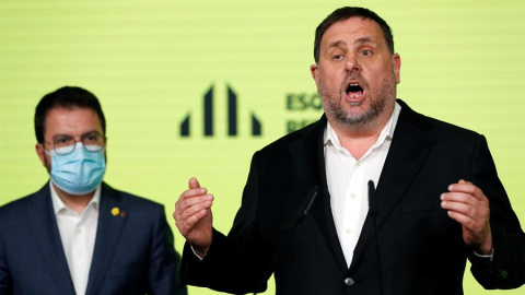 El presidente de ERC, Oriol Junqueras (d) y el candidato a la presidencia de la Generalitat, Pere Aragonès.