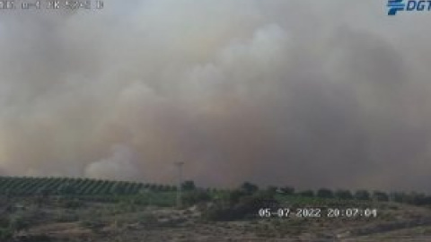 Un incendio forestal en Aranjuez obliga a desalojar a vecinos de la zona