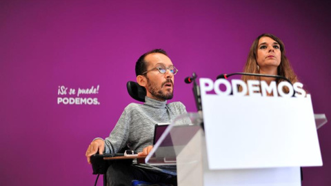 Los portavoces de Podemos Pablo Echenique y Noelia Vera comparecen en rueda de prensa tras el Consejo de Coordinación de la formación. EFE/Diego Pérez Cabeza