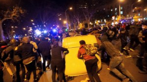 Segunda noche de disturbios en Barcelona durante las manifestaciones por la libertad de Hasél