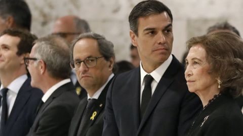 Quim Torra y Pedro Sánchez, en el funeral de la soprano Montserrat Caballé. / ANDREU DALMAU (EFE)