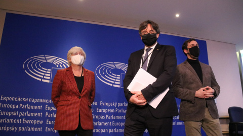 Els eurodiputats Carles Puigdemont, Clara Ponsatí i Toni Comín a l'entrada de la vista pel suplicarori.