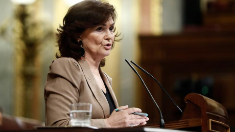 La vicepresidenta del Gobierno, Carmen Calvo, durante su intervención en el pleno celebrado hoy en el Congreso de los Diputados. EFE/Mariscal