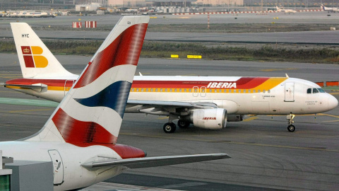 Aviones de Iberia y de British Airways en el aeropuerto de Barcelona. REUTERS/Albert Gea