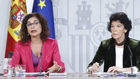 La Ministra d'Hisenda, María Jesúis Montero, i la ministra Portaveu, Isabel Celaá, en la roda de premsa posterior al Consell de Ministres d'aquest dijous. / Europa Press.