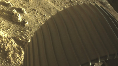 Imagen a color del suelo de Marte. - NASA's Perseverance Mars Rover