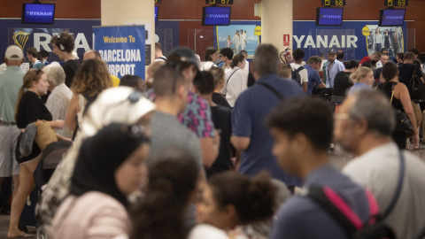 Aspecto de la Terminal 2 del aeropuerto de El Prat-Barcelona este martes 12 de julio de 2022 en la nueva jornada de huelga de tripulantes de cabina de Ryanair.